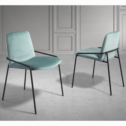 Silla PNL 302 con tapizado aterciopelado y estructura metálica para alojamientos